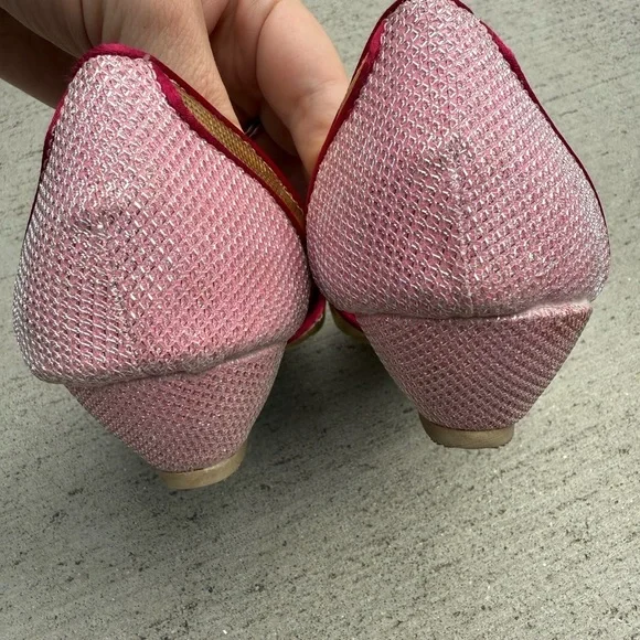 Disney Mulan Red and Pink Heels with Ornate Design - Picture 6 of 8